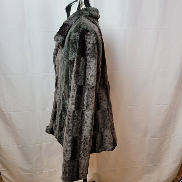 Betsey Johnson Faux Fur Coat - Size M - Soft and Fun - Picture 7 of 7